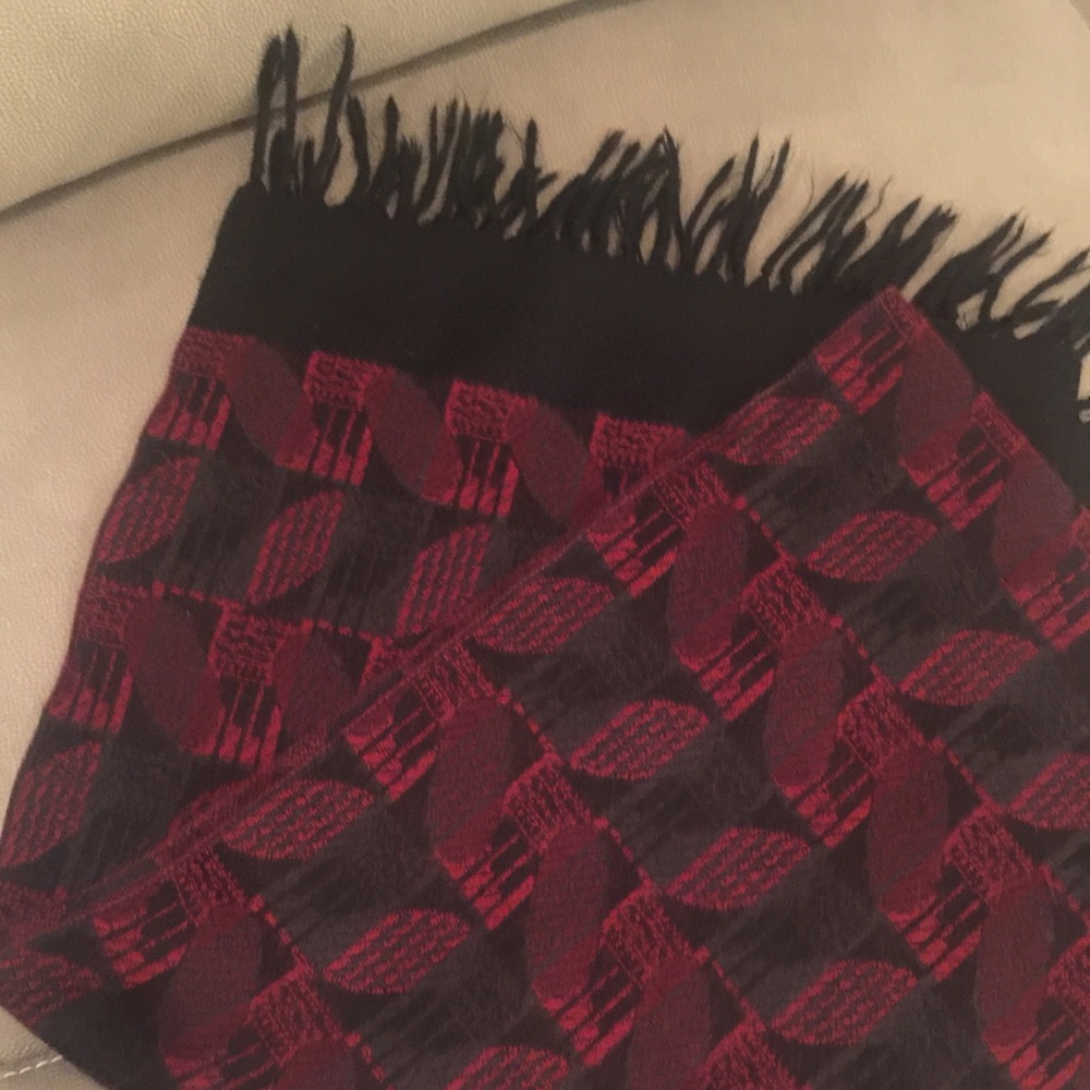 Museum of Fine Arts Boston scarf 100% wool